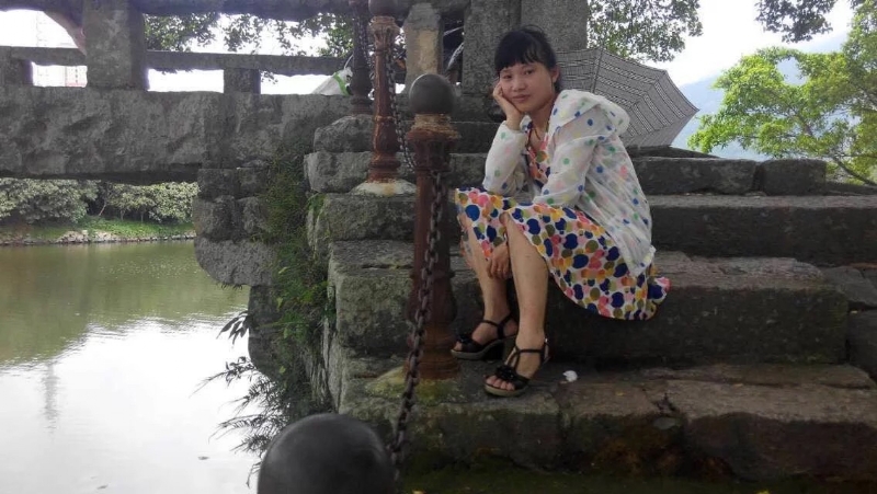 女子悠然的第一张照片--周宁婚介网