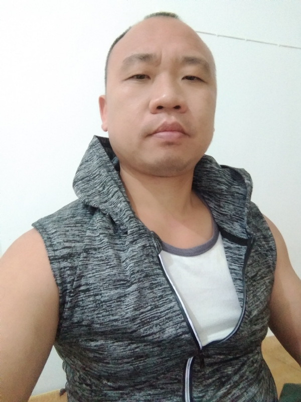 whm的第二张照片--周宁婚介网